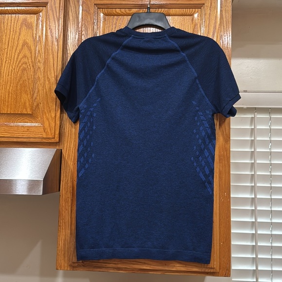 MEN’s Gymshark fitted workout tee in size SMALL (36-38) - Picture 6 of 7